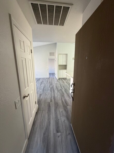 Building Photo - 2035 S Elm St