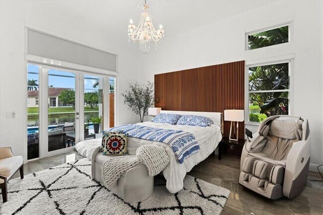 Building Photo - 10792 Queen Palm Ct