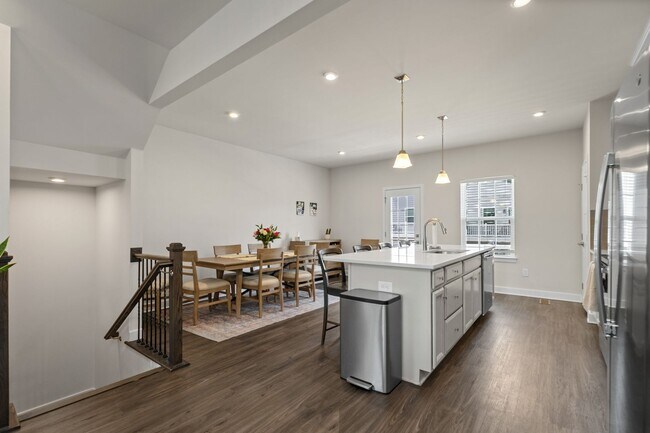 Building Photo - Luxurious three-story townhome with owner's suite and high-end finishes
