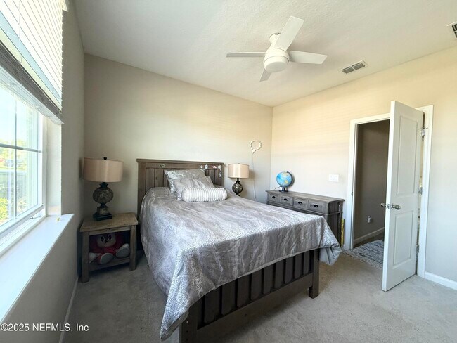 Building Photo - 141 Ren Wy