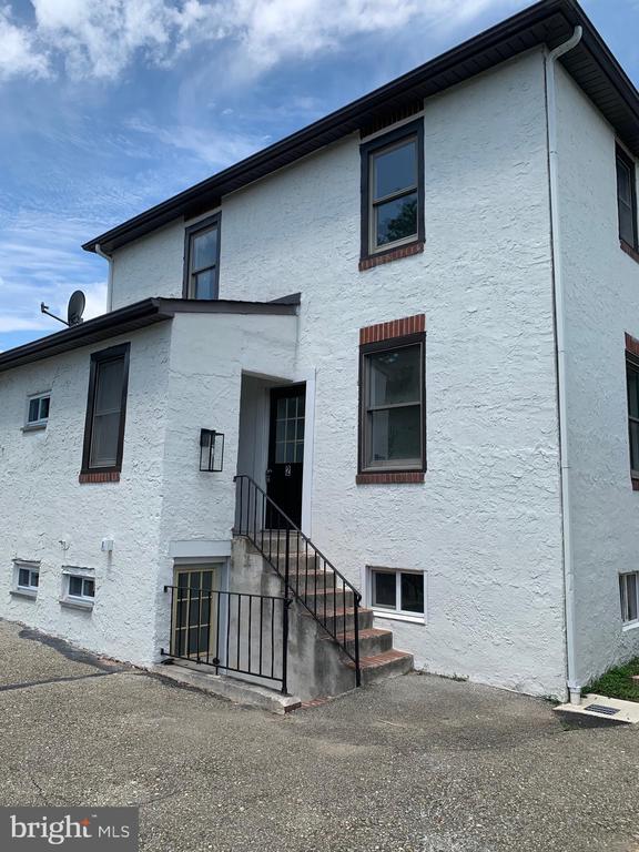 Building Photo - 734 Sunnyside Ave