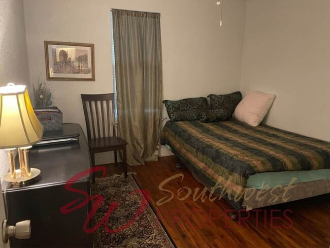 Building Photo - The best little house and close to campus!