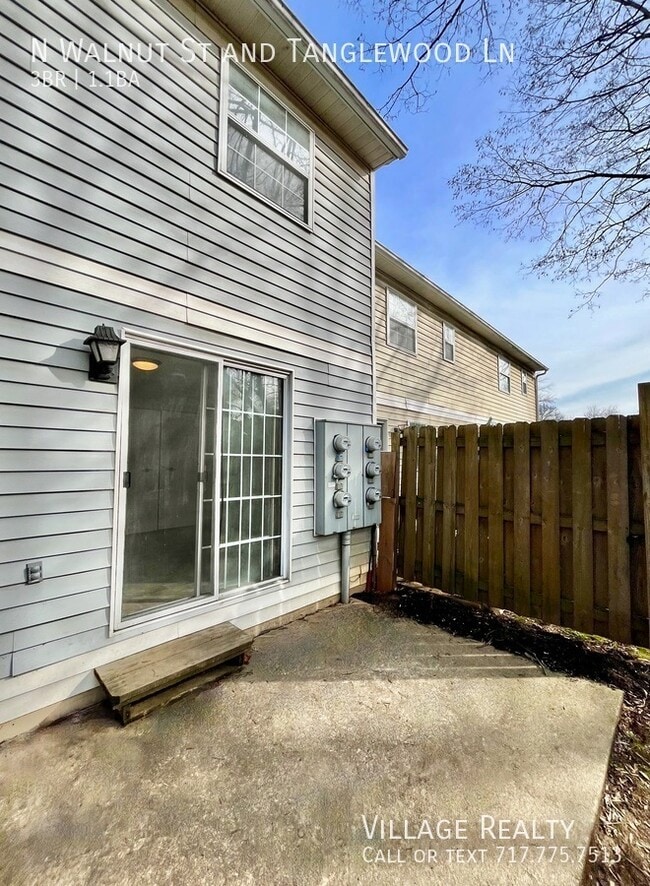 Building Photo - 492 N Walnut St