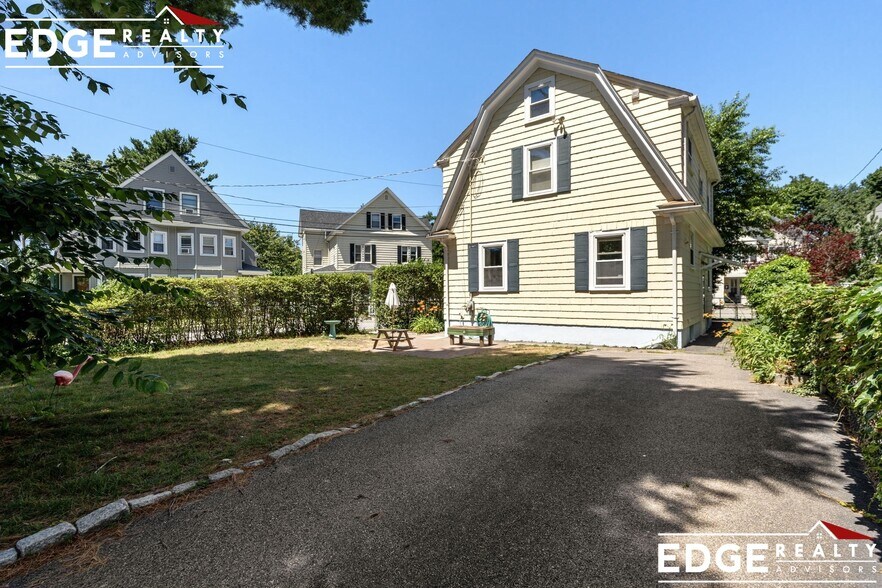 Building Photo - 27 Union St