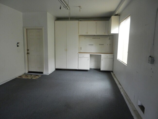 Building Photo - 3211 Rancho Quartillo