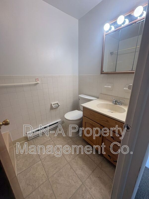 Building Photo - 404 Woodcliff Ave