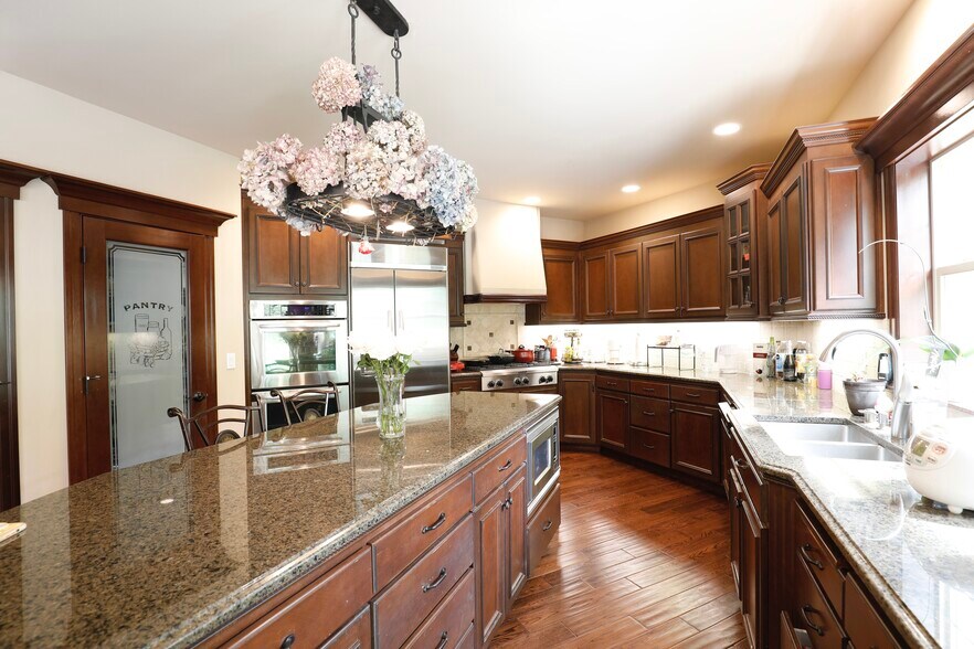 Building Photo - 12323 NE 102nd Ln