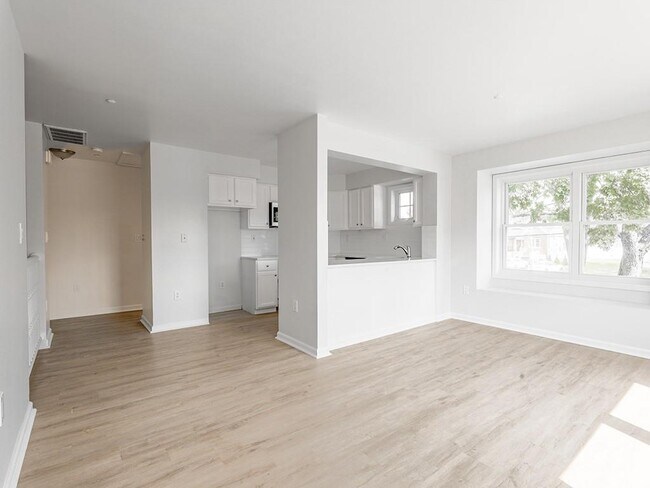 Building Photo - 510 Westchester Ave
