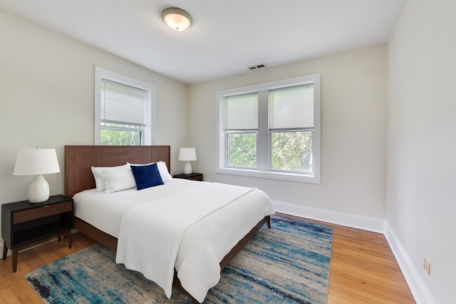 Building Photo - 6321 N Artesian Ave