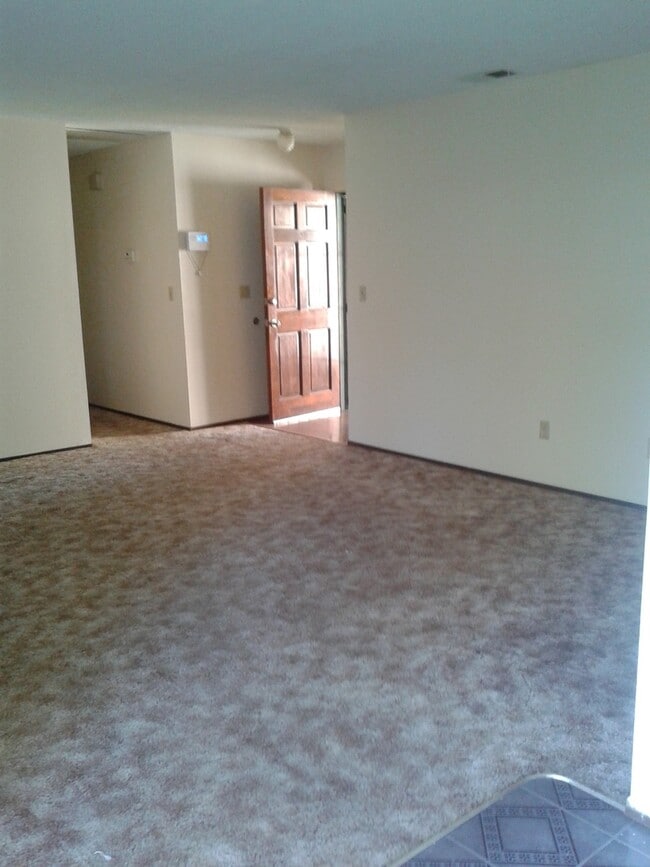 Building Photo - Spacious 3 bedroom 2 bath home located in Modesto