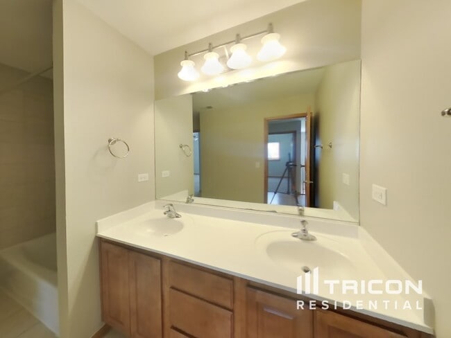 Building Photo - 593 Prairie Crossing Dr