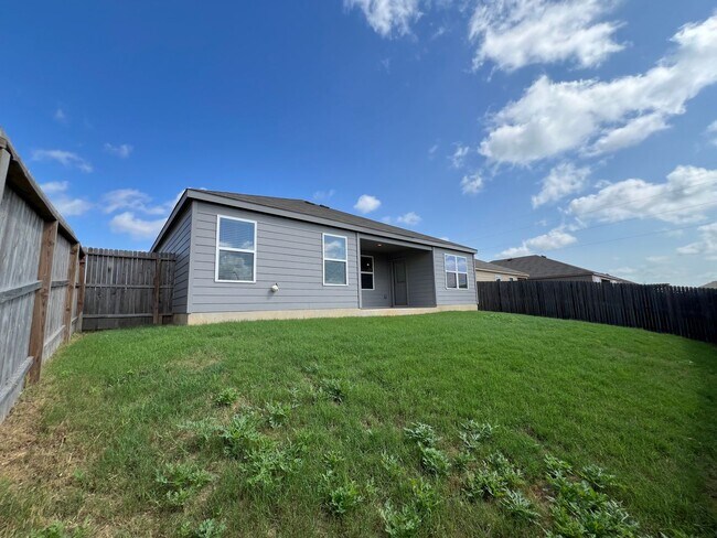 Building Photo - Wonderul 4/2 Single Story in White Wing, NBTX