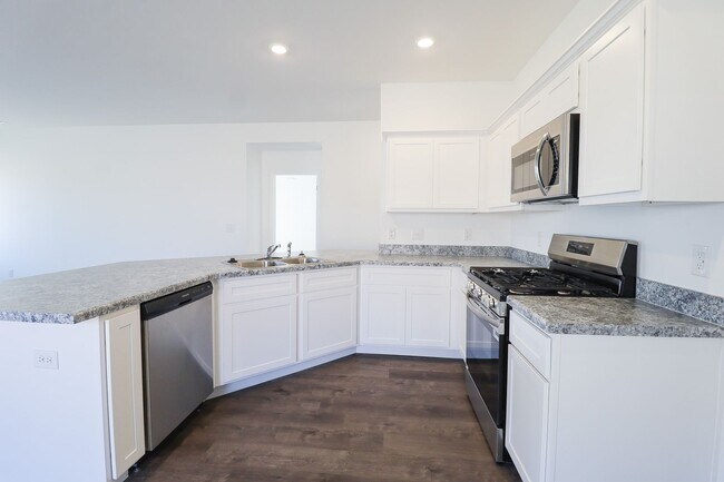 Building Photo - New Build 3 Bedroom Home Available For Immediate Move In!! Robninson Ranch