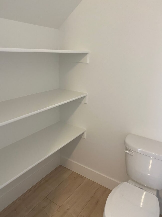 Building Photo - CHECK OUT THIS TOWNHOME IN SUGAR CITY WITH THE HOA and INTERNET INCLUDED!!