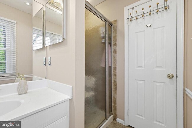 Building Photo - 8664 Pohick Forest Ct