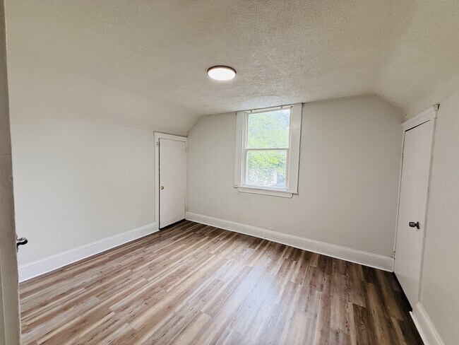 Building Photo - 4123 Stickney Ave