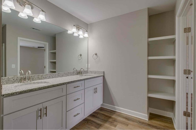 Building Photo - 648 S Tunnel Rd