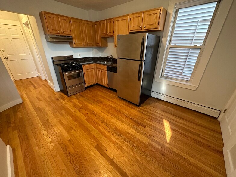 Building Photo - 857 E 1st St