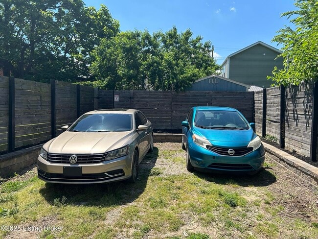 Building Photo - 925 S Preston St