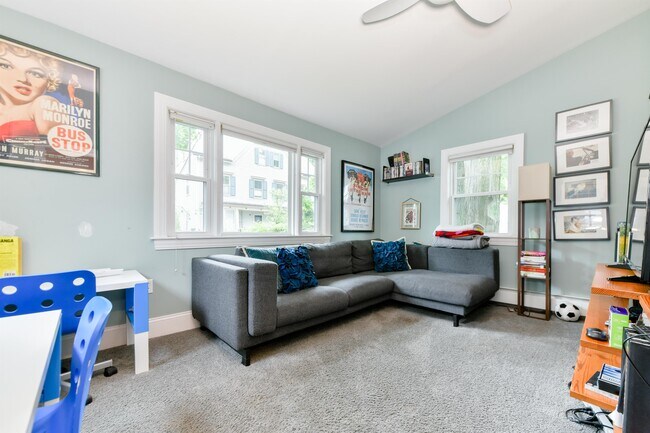 Building Photo - 36 Burroughs St