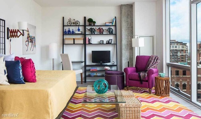 Building Photo - 1 br, 1 bath Condo - 730 N La Salle Dr 2005