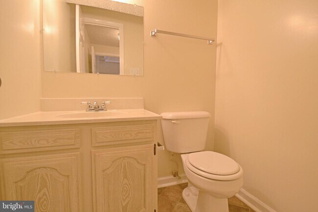 Building Photo - 22426 Greenview Ct