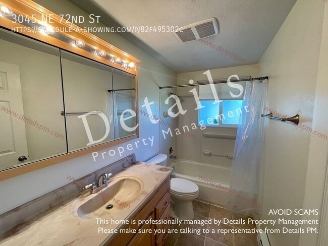 Building Photo - 3045 NE 72nd St