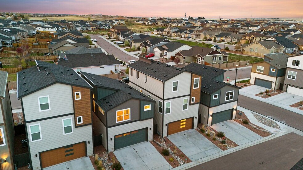 Building Photo - 7371 Hunter Jumper Dr