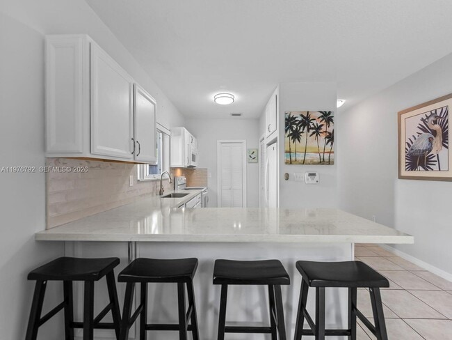 Building Photo - 6 SE Marlin Ave