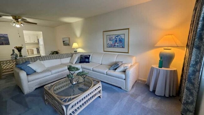 Building Photo - 701 Poinsettia Rd