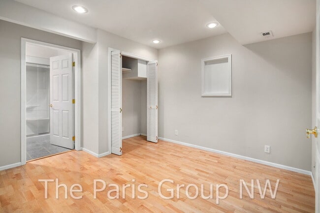 Building Photo - Extraordinary 3463sf Newcastle Home * Amazing Outdoor Spaces * A/C