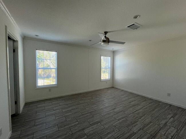 Building Photo - 18 Eland Dr