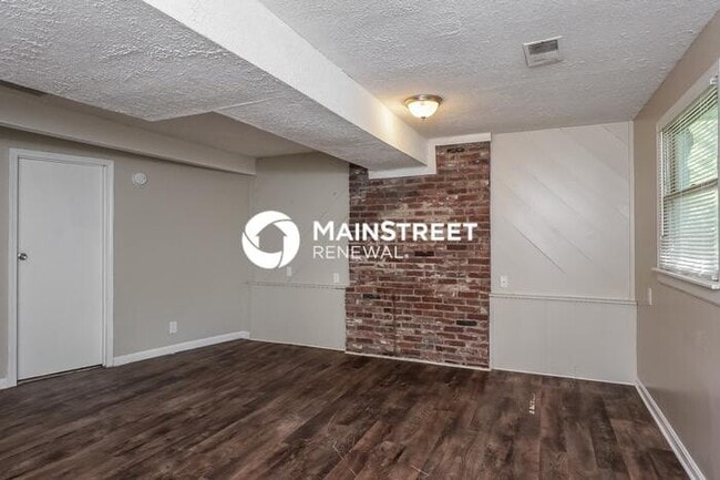 Building Photo - 4 Bedroom Pet-Friendly Home in Louisville,...