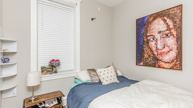 Building Photo - 2616 W Augusta Blvd