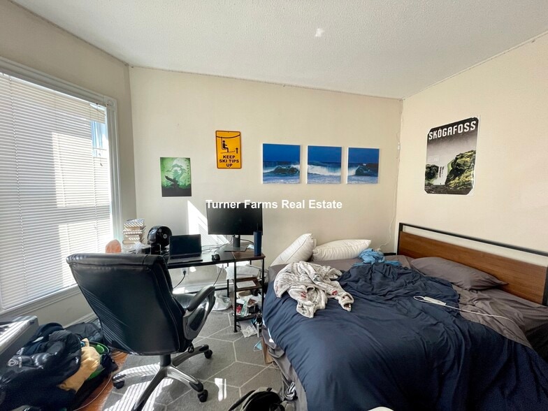 Building Photo - 68 Winchester St