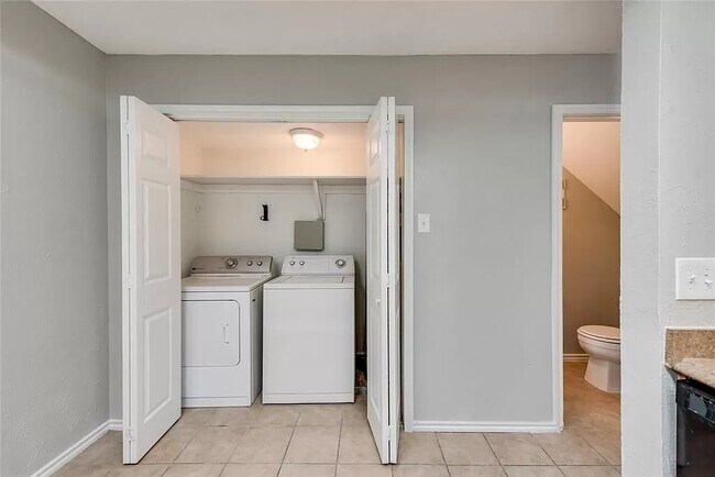 Building Photo - 228 Shady Lane Dr