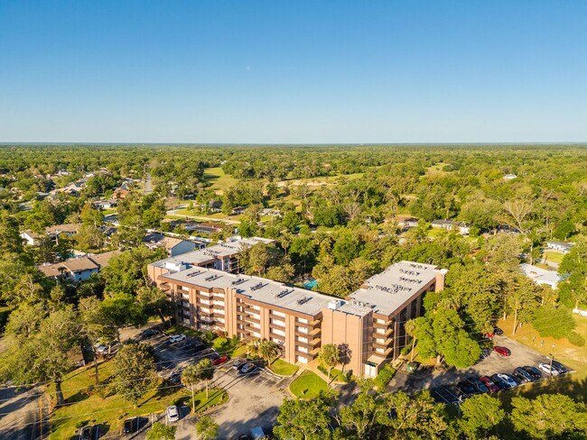 Building Photo - Spacious Condo with utilities included! Lo...