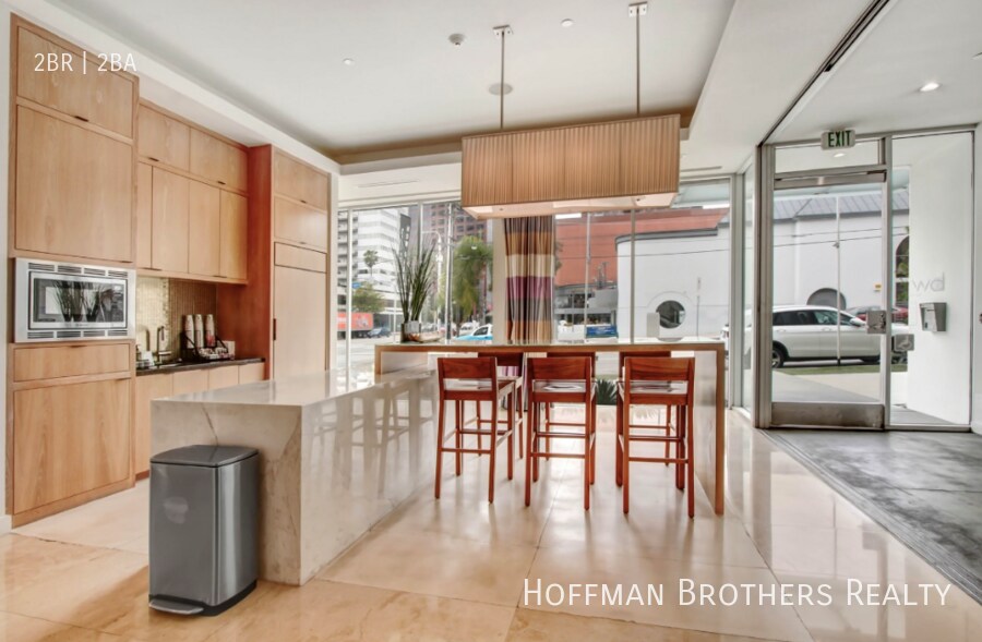 Building Photo - 1168 S Barrington Ave