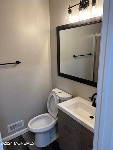 Building Photo - 254 Bromley Pl