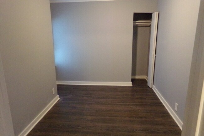 Building Photo - 229 E Southern Heights Ave