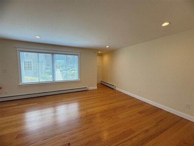 Building Photo - 250 Beechwood Ave