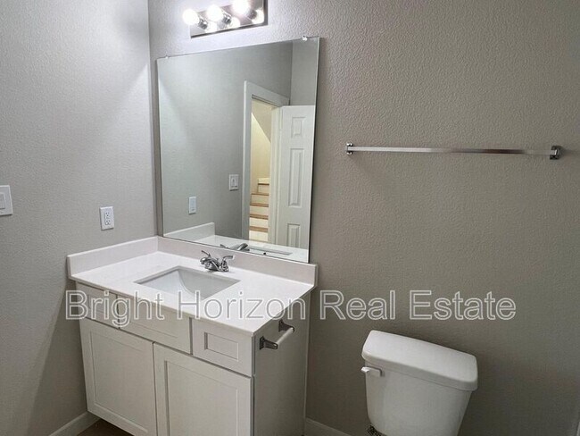 Building Photo - 3409 Valley Vista Dr