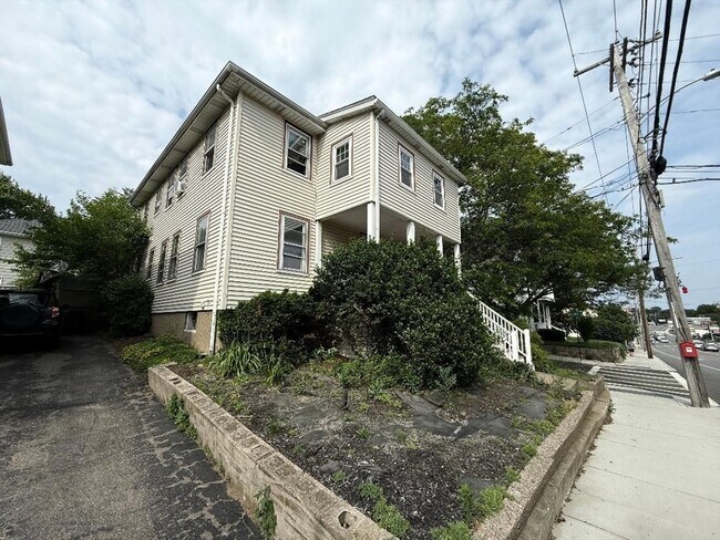 Building Photo - 210 Quincy Ave