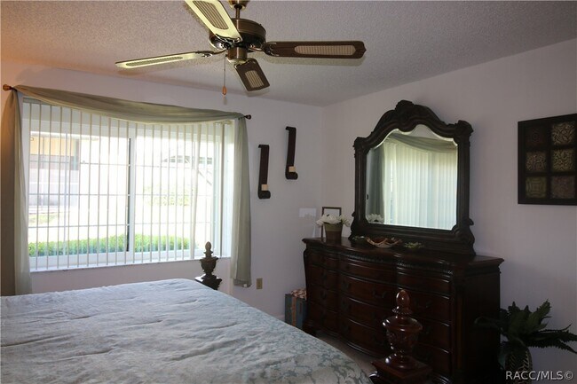 Building Photo - 3316 S Liverpool Point