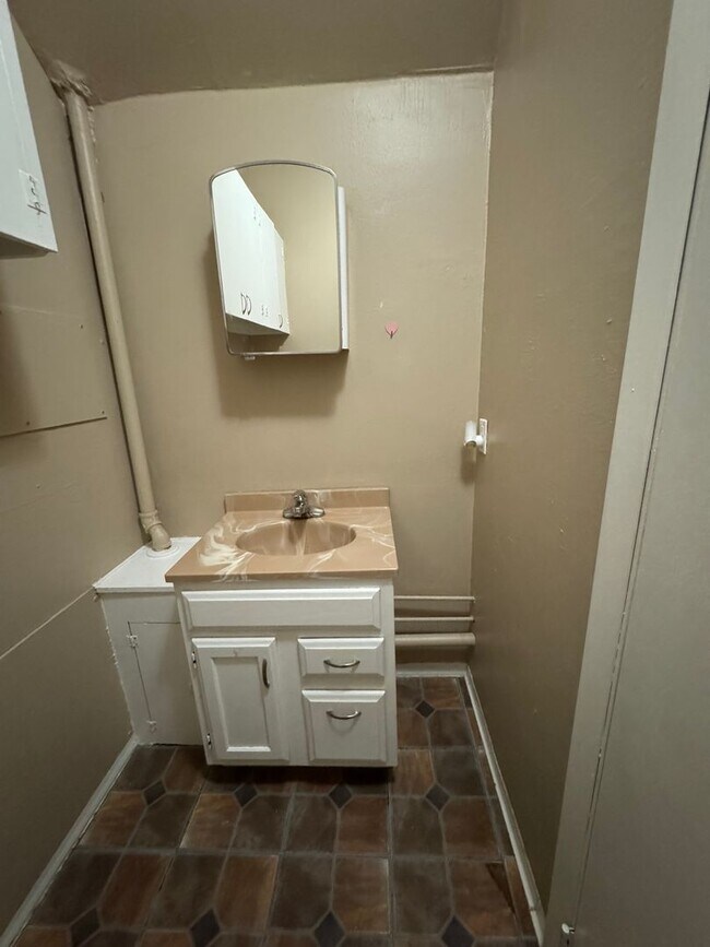 Building Photo - Charming 2 Bed 1.5 Bath in West Wash Park!