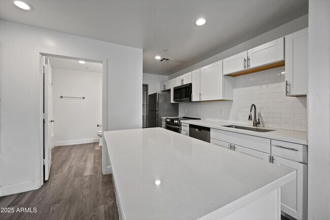 Building Photo - 3065 N 67th Ave