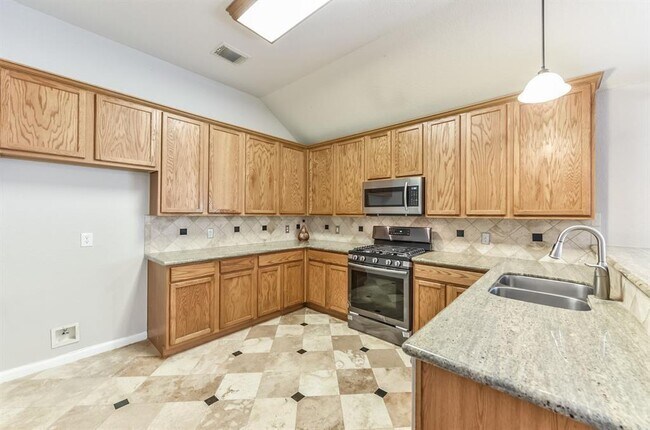 Building Photo - 15723 Chapel Lake Dr