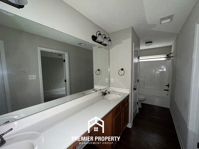 Building Photo - Charming 3BR/2BA Bartlett Area Home | High Ceilings, Stainless Steel & 2-Car Garage