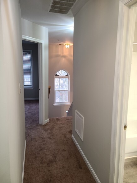 Building Photo - 2714 Stanton Rd SE