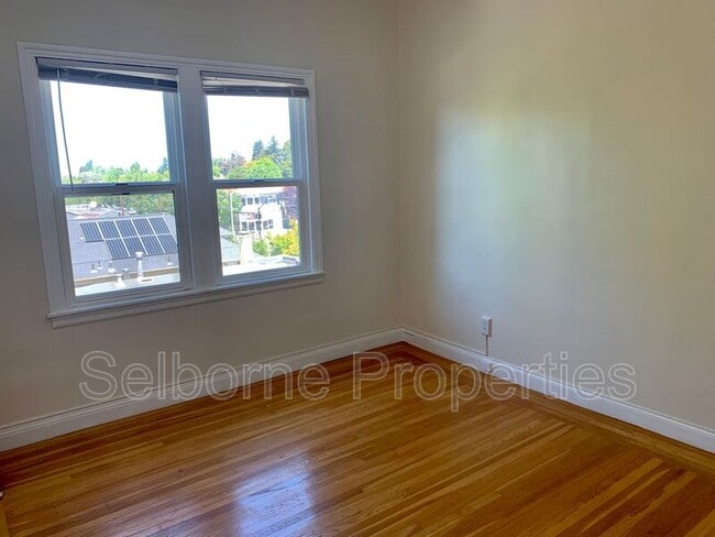 Building Photo - 507 Forest St